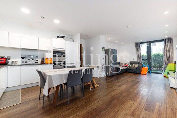 3 Bedroom Flat To Rent In Hornbeam House, Quebec Way, Canada Water, SE16