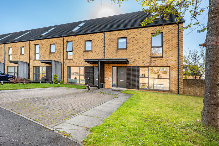 4 Bedroom End Of Terrace House For Sale In Sydney Crescent, Glasgow, G40