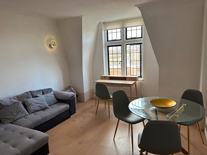 1 Bedroom Flat To Rent In Marylebone, Regis Court, W1G