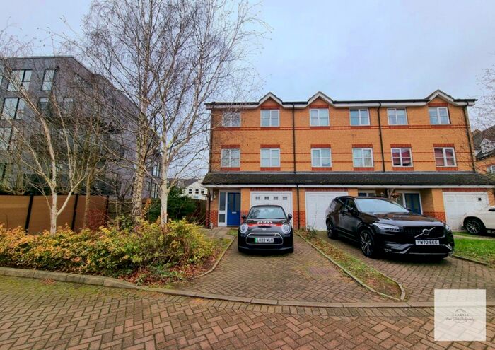 Studio To Rent In Pickard Close, Southgate, N14