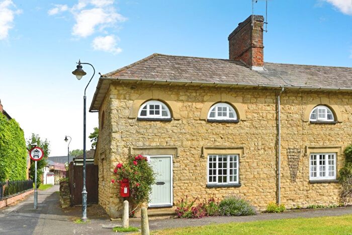 2 Bedroom Cottage For Sale In The Green, Deanshanger, Milton Keynes, Northamptonshire, MK19
