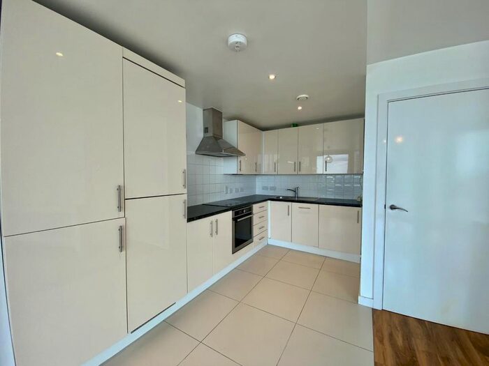 2 Bedroom Flat To Rent In Signal Building Station Approach, Hayes, UB3
