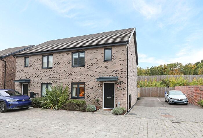 3 Bedroom Semi-detached House For Sale In Sawmill Mews, Chesterfield, S41