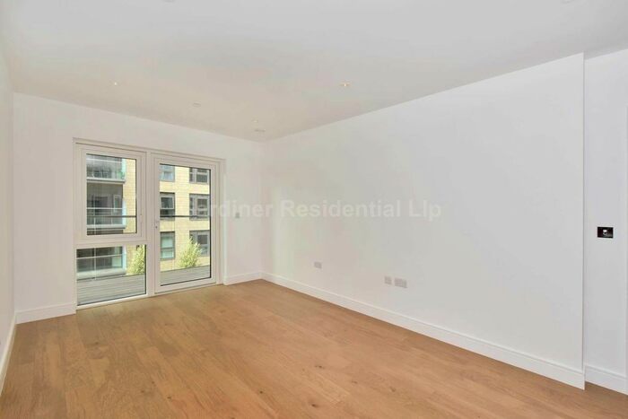 2 Bedroom Flat To Rent In Vista House, Dickens Yard, Ealing, W5