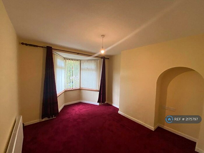 3 Bedroom Semi-Detached House To Rent In Warren Farm Road, Birmingham, B44