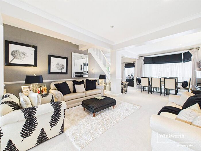 4 Bedroom Semi-Detached House For Sale In Beverley Drive, Edgware, Middlesex, HA8