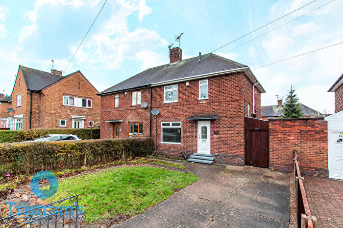 3 Bedroom Semi-Detached House To Rent In Wollaton Vale, Nottingham, NG8