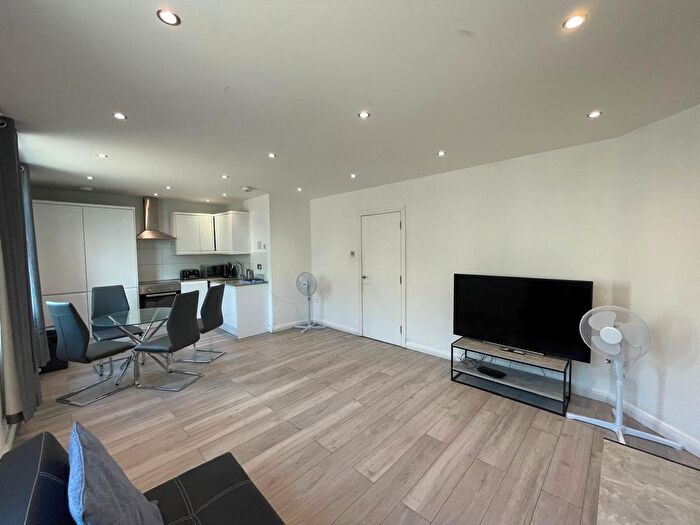 1 Bedroom Flat To Rent In Hounslow, TW5