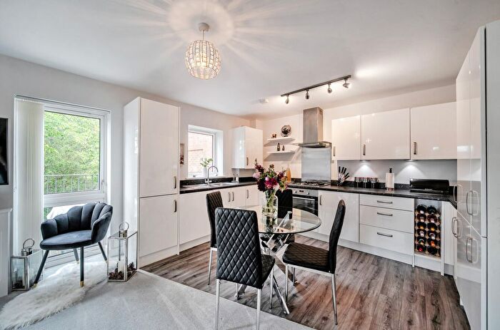 1 Bedroom Flat For Sale In Elgin Gardens, Guildford, GU1