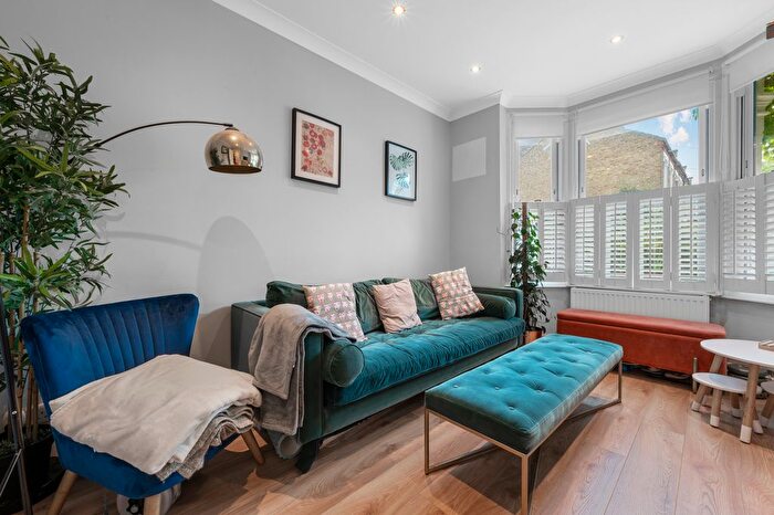 1 Bedroom Flat To Rent In Garfield Road, SW19