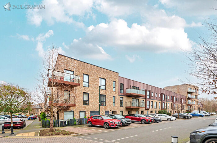 2 Bedroom Flat For Sale In Sweetbriar Avenue, Carshalton, SM5