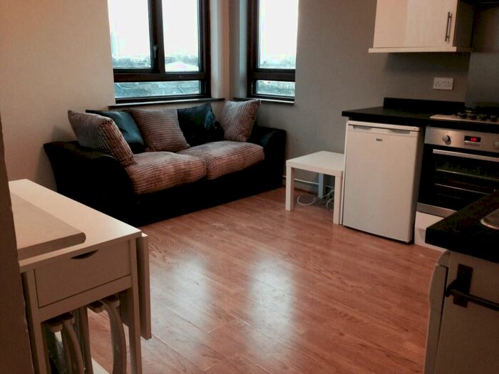 3 Bedroom Detached House To Rent In Wrens Park House, London, E5