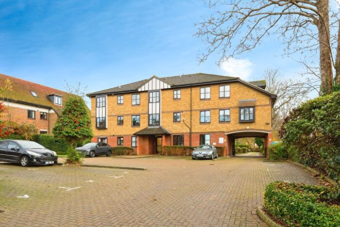 1 Bedroom Flat For Sale In Epsom Road, Leatherhead, Surrey, KT22