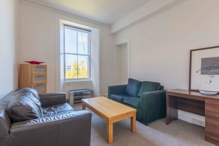 4 Bedroom Flat To Rent In L &#; Earlston Place, Edinburgh, EH7