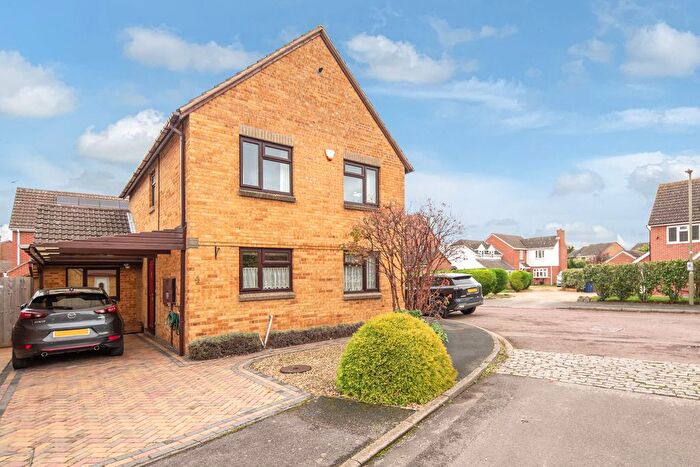 3 Bedroom Detached House For Sale In Lyneham Road, Bicester, OX26