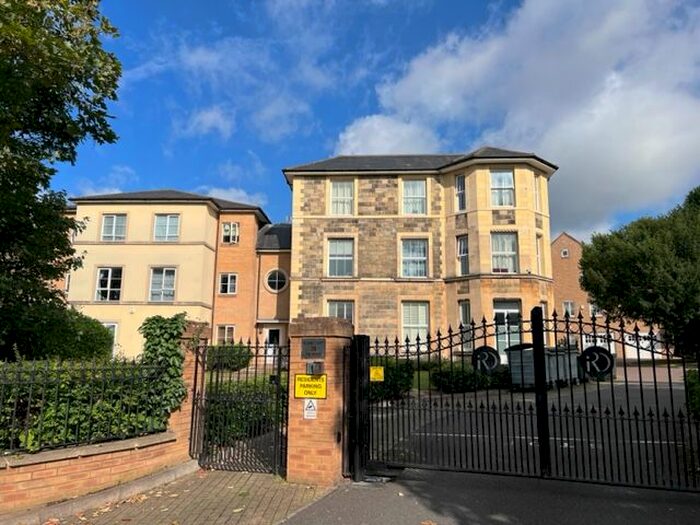 2 Bedroom Flat To Rent In The Grove, Isleworth, TW7