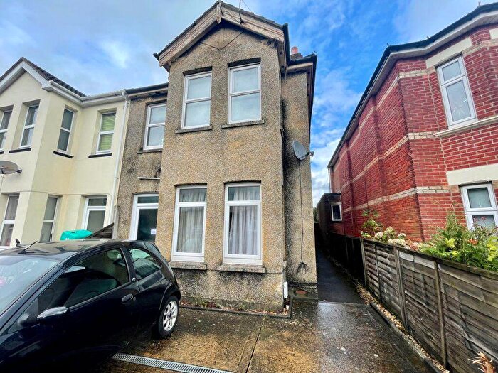 2 Bedroom Flat To Rent In Student Two Double Bedroom, Winton (), P04