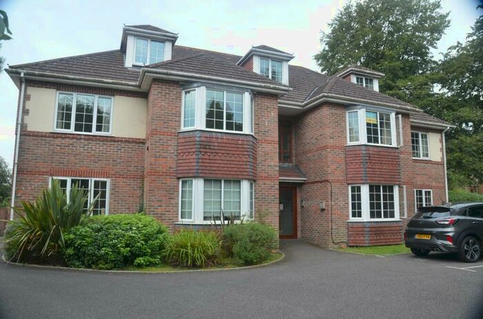 2 Bedroom Flat To Rent In Bedroom Flat In Winton, BH3