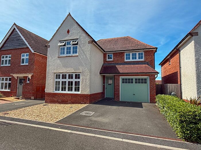 4 Bedroom Detached House For Sale In Kingsteignton, TQ12