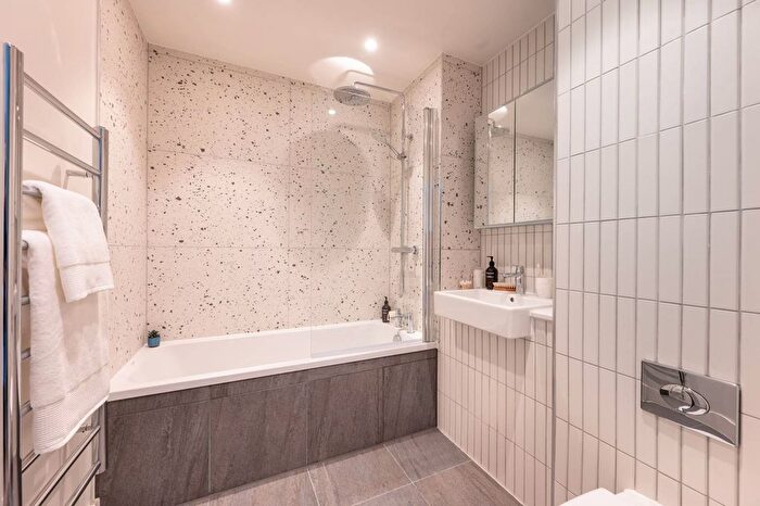 2 Bedroom Flat To Rent In Uncle Wembley, Wembley, HA9