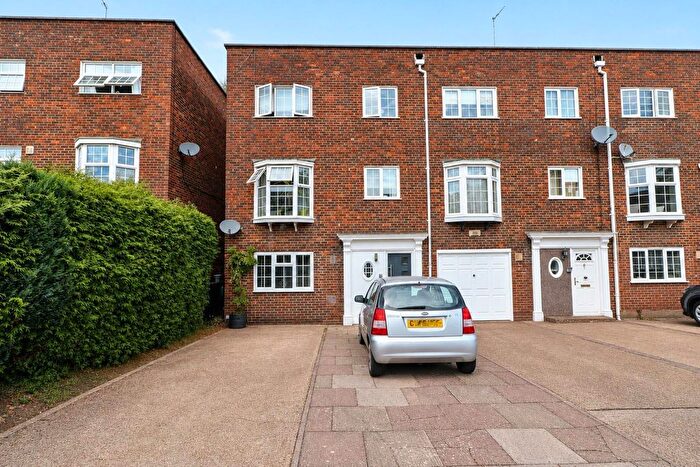 3 Bedroom Town House For Sale In Berkeley Close, Elstree, Borehamwood, WD6