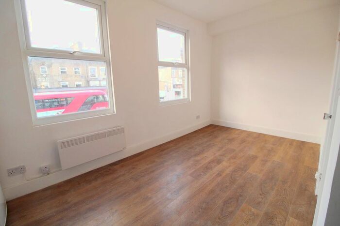 Studio To Rent In Seven Sisters Road, London, N7