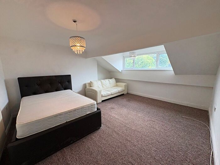 2 Bedroom Flat To Rent In Duckworth Lane, Bradford, BD9