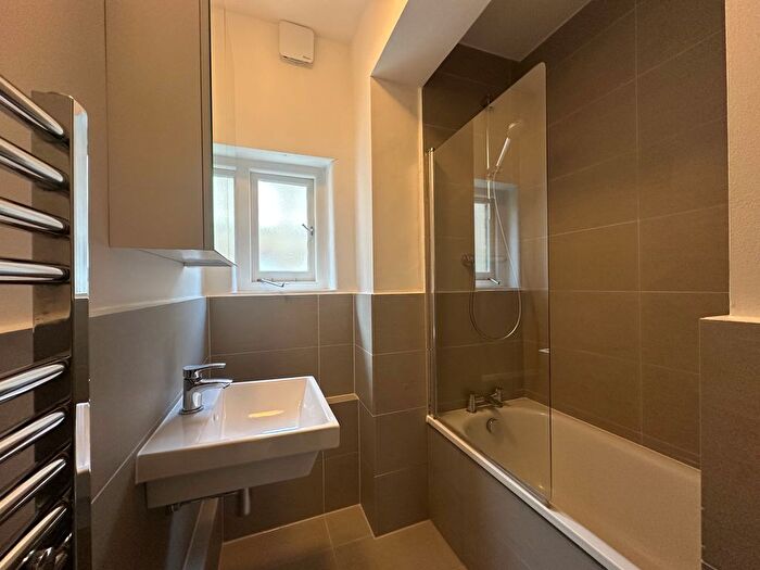 3 Bedroom Flat To Rent In Liverpool Grove, Walworth Village, SE17