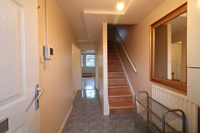 2 Bedroom Maisonette To Rent In Tolsford Road, London, E5