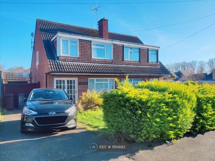 3 Bedroom Semi-Detached House To Rent In St. Saviours Road, Reading, RG1