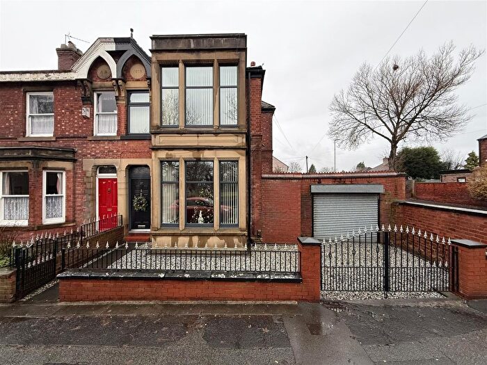 3 Bedroom End Terrace House For Sale In Taunton Road, Ashton-Under-Lyne, OL7