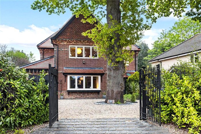 5 Bedroom Detached House To Rent In Crowthorne, Berkshire, RG45