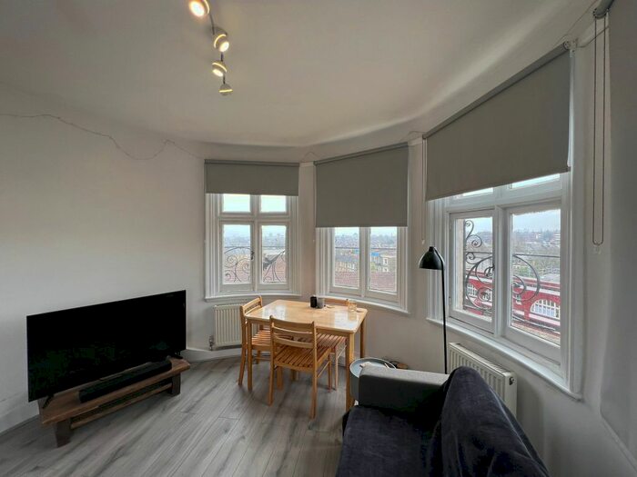 2 Bedroom Flat To Rent In Dartmouth Park Hill, Tufnell Park, London, Greater London, NW5