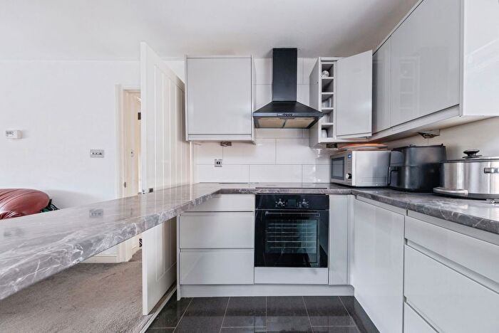 1 Bedroom Flat For Sale In Cleavers Avenue, Conniburrow, Milton Keynes, Buckinghamshire, MK14