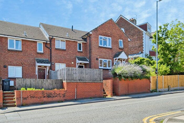 3 Bedroom Semi-Detached House For Sale In Devizes Road, Salisbury, SP2