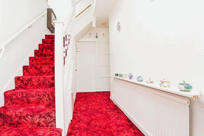 3 Bedroom Semi-Detached House For Sale In Woodnewton Drive, Leicester, LE5