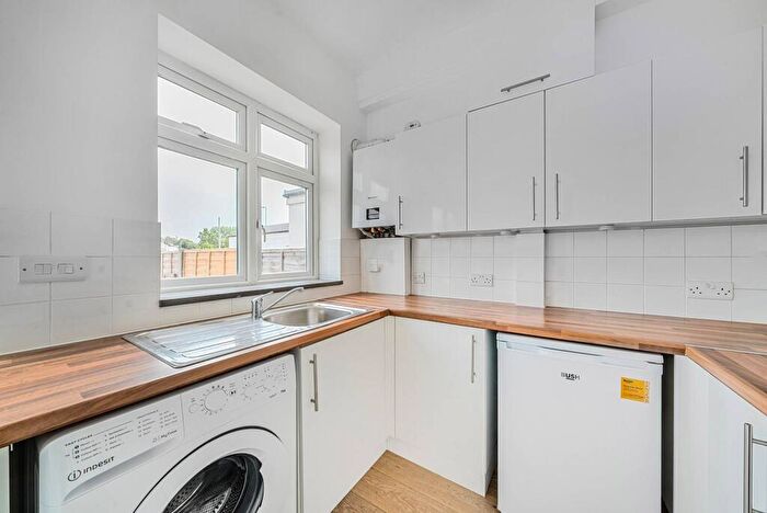 2 Bedroom Flat To Rent In Tolworth Rise South, Tolworth, Surbiton, KT5