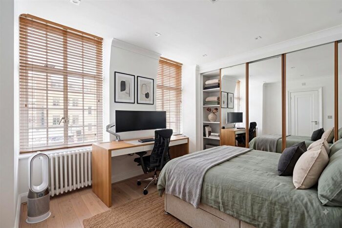 2 Bedroom Flat To Rent In Hallam Street, Marylebone, London, W1W