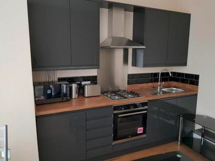 2 Bedroom Flat To Rent In Renmuir Street, London SW17