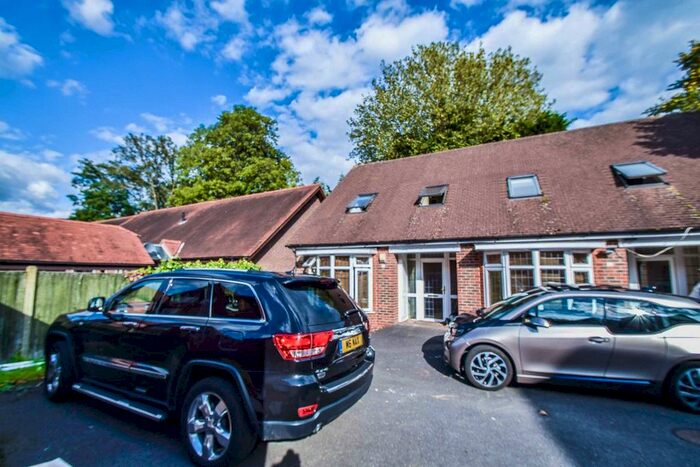 3 Bedroom Semi-Detached Bungalow To Rent In Thrale Road, Streatham, SW16