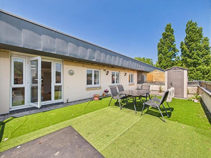 3 Bedroom Flat To Rent In City View Apartments, Chancery Street, Lawrence Hill, Bristol, BS5