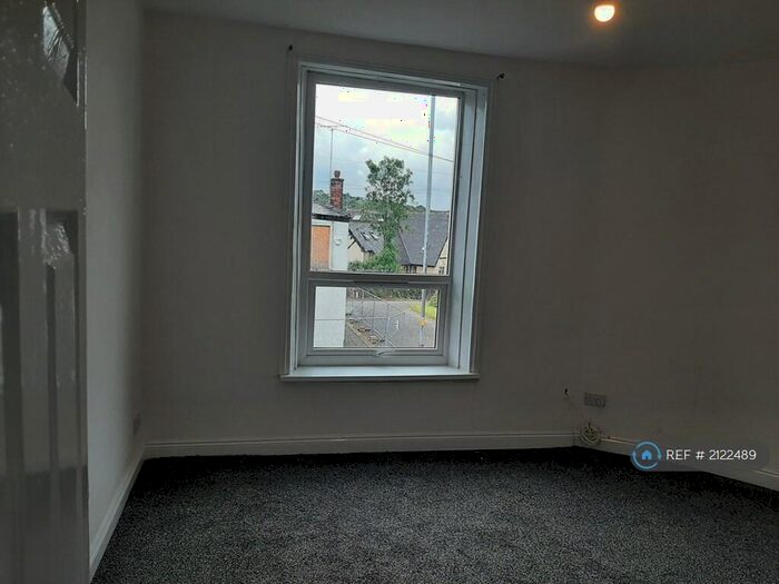 1 Bedroom Flat To Rent In Wakefield Road, Stalybridge, SK15