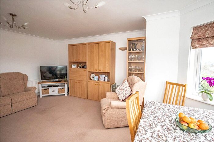 2 Bedroom Flat For Sale In Stratford Gardens, Bromsgrove, Worcestershire, B60