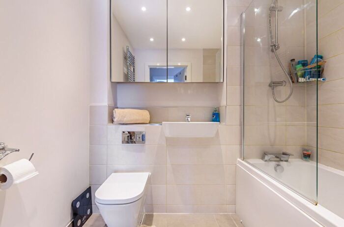 1 Bedroom Flat For Sale In Arla Place, Ruislip, HA4