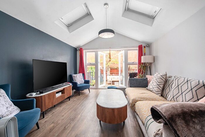 3 Bedroom Semi-detached House For Sale In Staines, Surrey, TW18