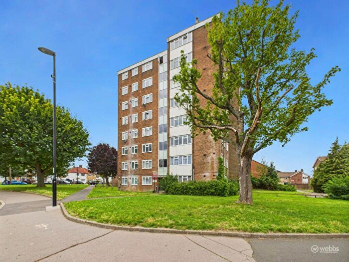 1 Bedroom Flat For Sale In Chertsey Crescent, New Addington, Croydon, CR0