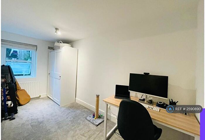 2 Bedroom Flat To Rent In Queenspark, London, NW6