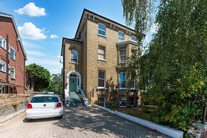 1 Bedroom Flat To Rent In Surbiton Hill Park, Surbiton, KT5