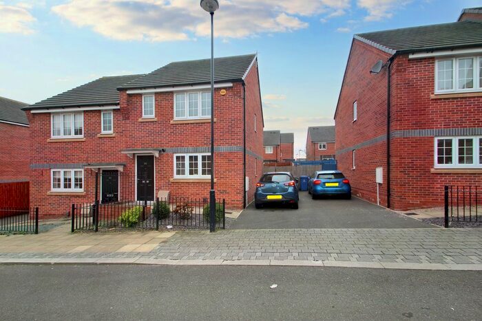 3 Bedroom Semi-Detached House To Rent In Tintern Street, Stoke-On-Trent, ST1