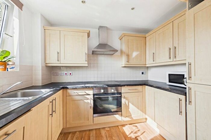 1 Bedroom Flat To Rent In Tuns Lane, Slough, Berkshire, SL1